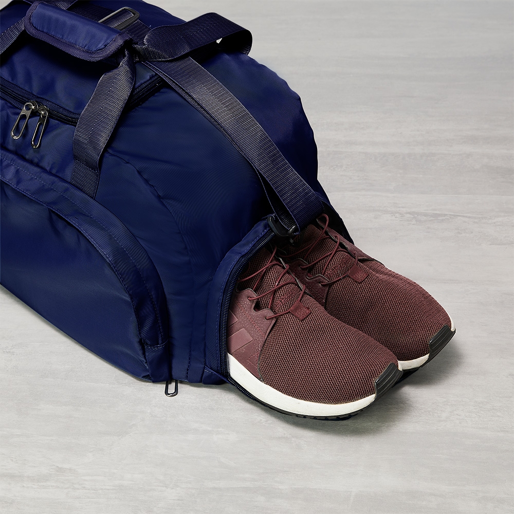 BOLSA ESPORTIVA POLIÉSTER 28L personalizada — Bolsa — detalhe de costura e acabamento