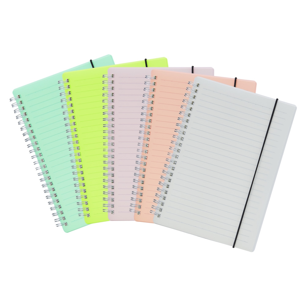 Foto de CADERNO COM CAPA PLÁSTICA