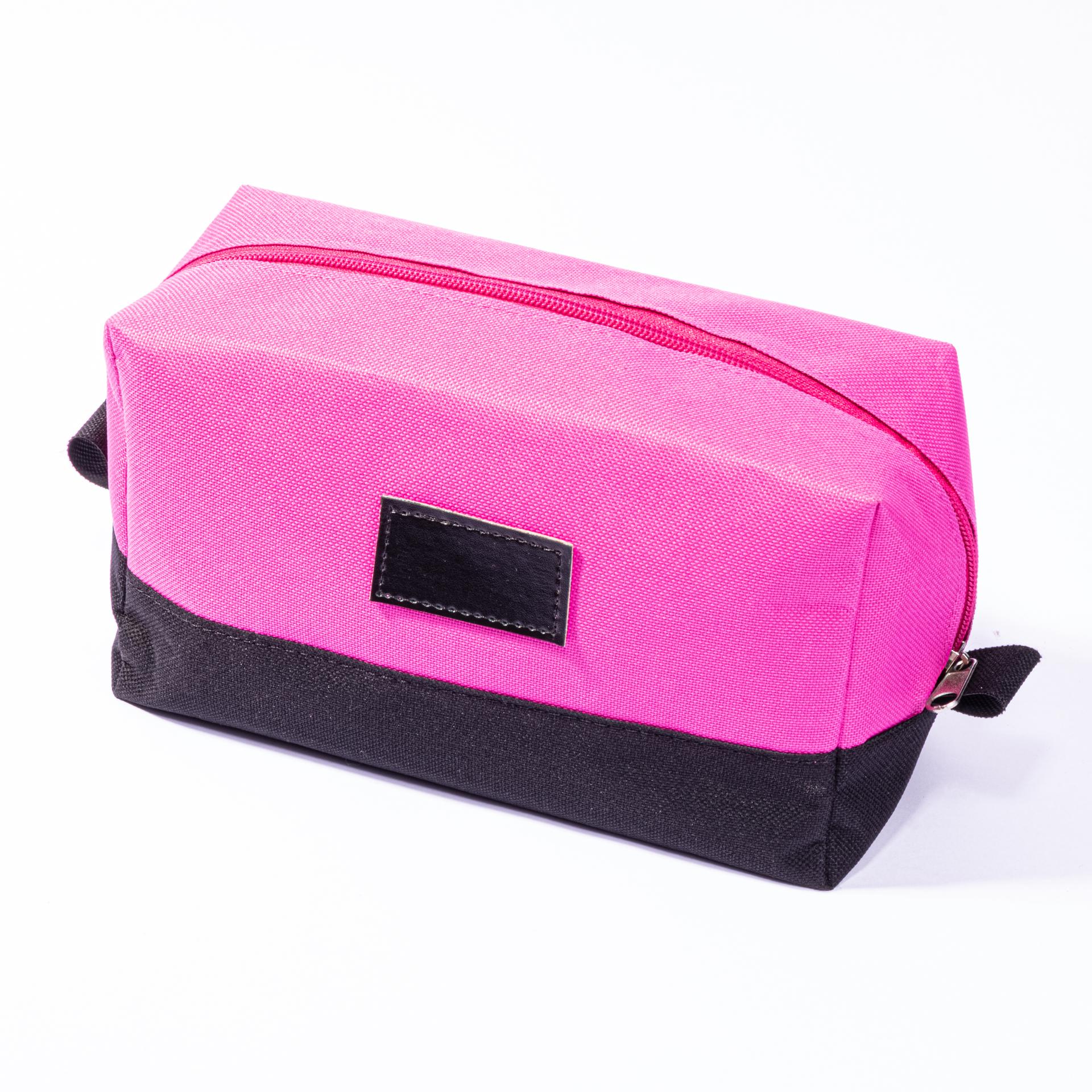 Necessaire Kessy personalizada — Necessaires Sintéticas Personalizadas — detalhe de personalização